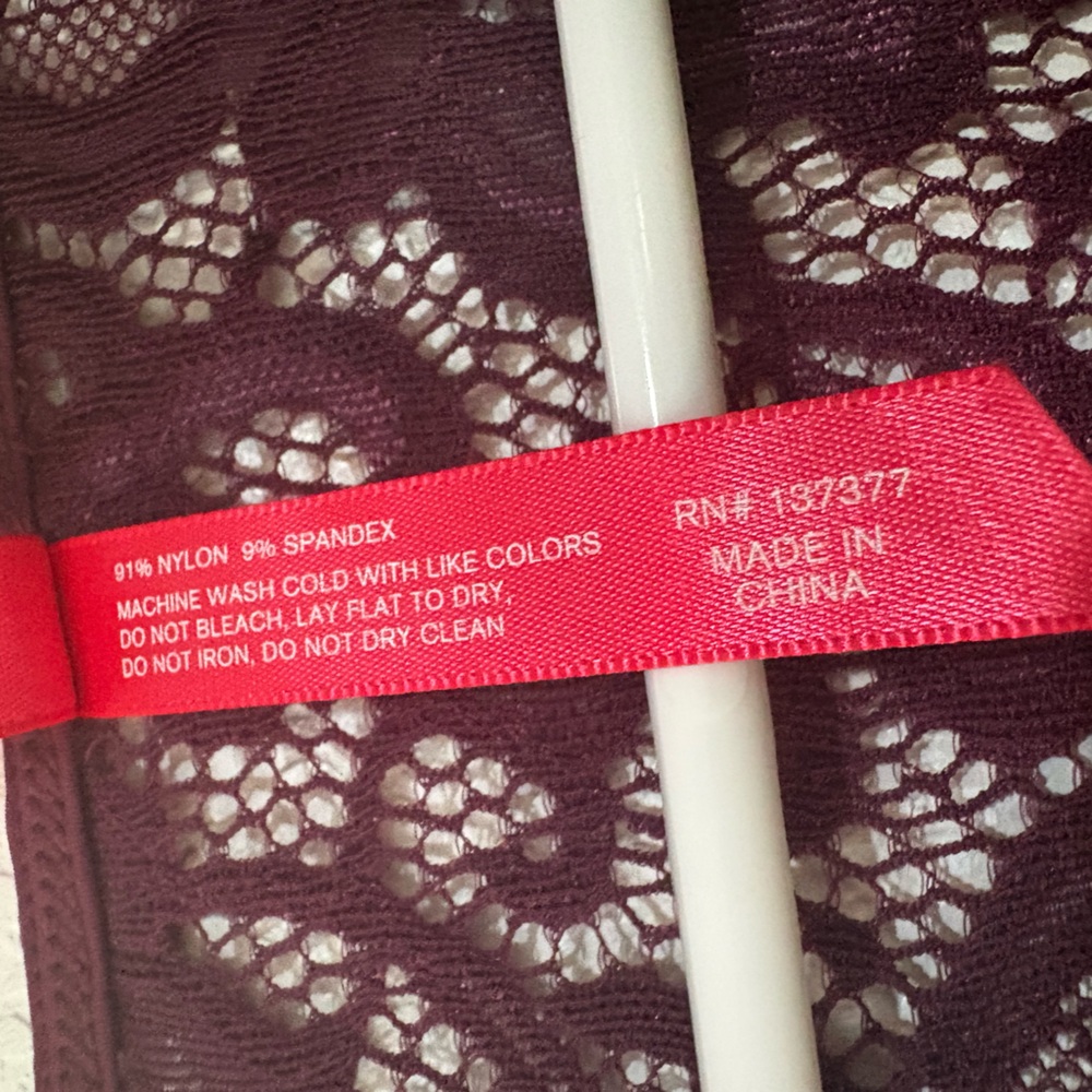 Ruby Ribbon Chantilly Lace Top in Burgundy NWT - Picture 4 of 6
